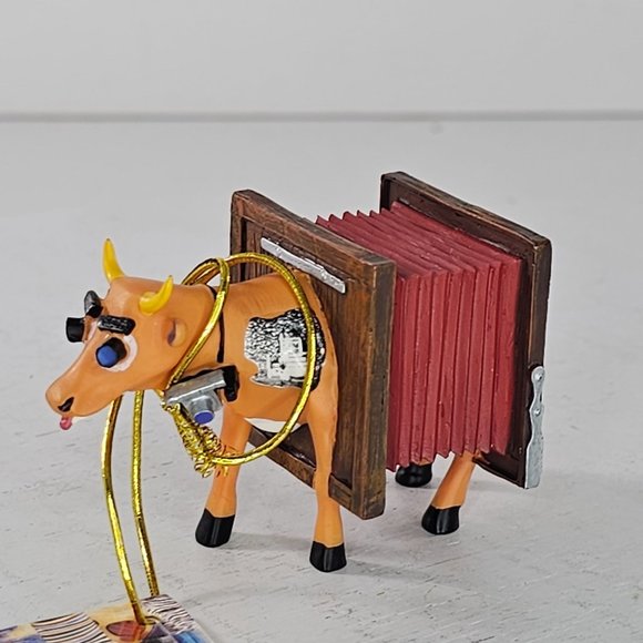 Cow Parade Mini Moo Cow Cam Figurine With Tage #23126 - Picture 5 of 8
